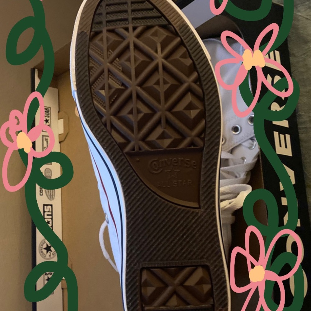 Never Worn Size 9.5 Converse Hightop Shoes - Picture 2 of 4